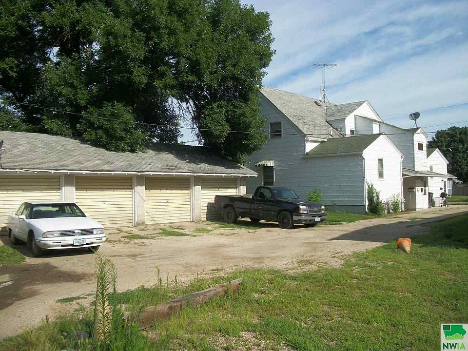 2nd image of 211 E Cedar St