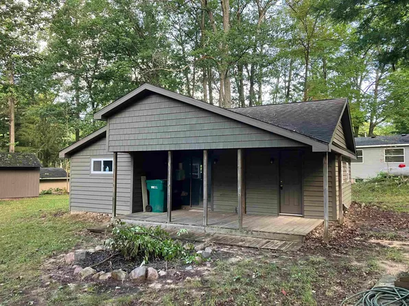 5341 Ferndale St, Harrison, MI 48625