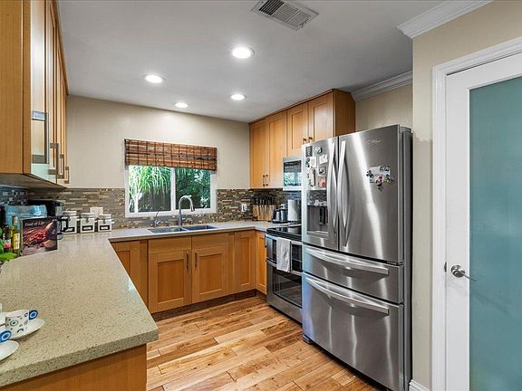 2nd image of 1055 W McKinley Ave
