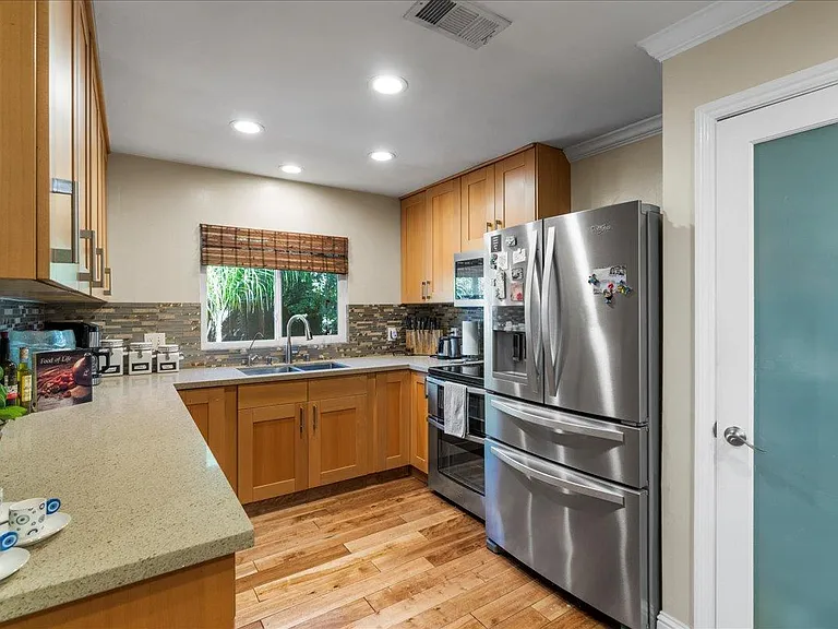 1055 W McKinley Ave — Photo 2