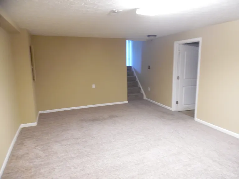 8760 Ashbrook Dr — Photo 12