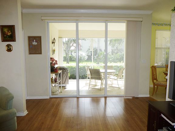 3rd image of 700 Lalique Cir APT 1004