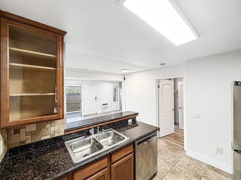 Studio, 1.0 bath, 433 sqft, $1,900 — Photo 3