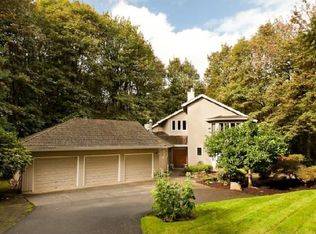 851 SW Ashdown Cir, West Linn, OR 97068