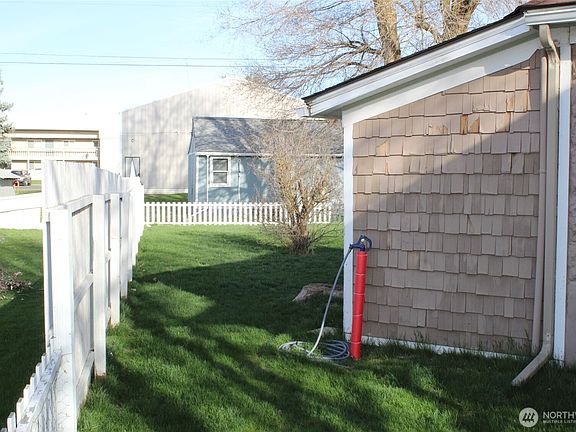 3rd image of 209 E Alder Avenue