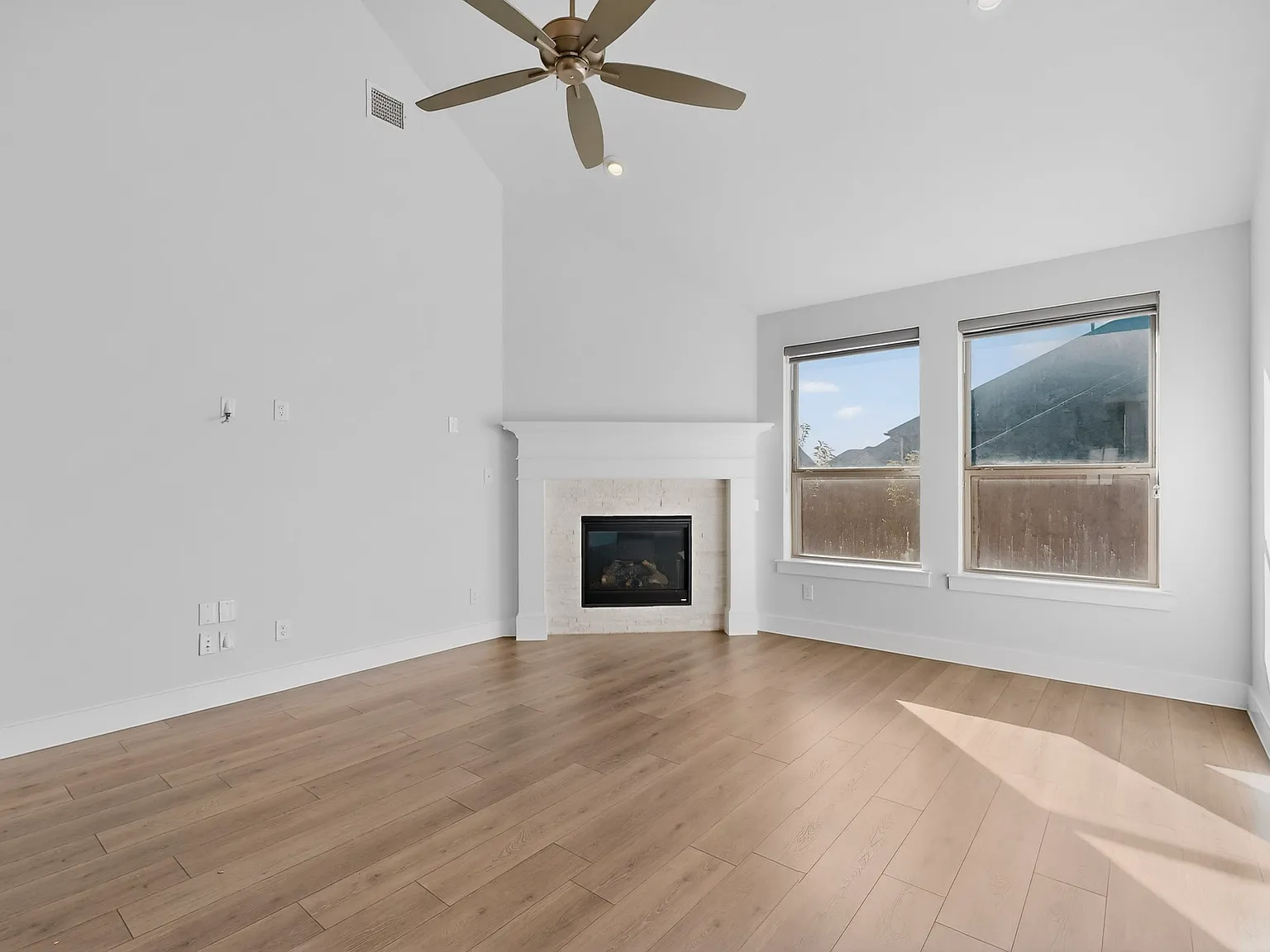 5 bed, 2935 sqft, $3,800 — Photo 4