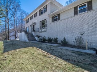 15 Pigeon Hill Rd, Morris Plains, NJ 07950