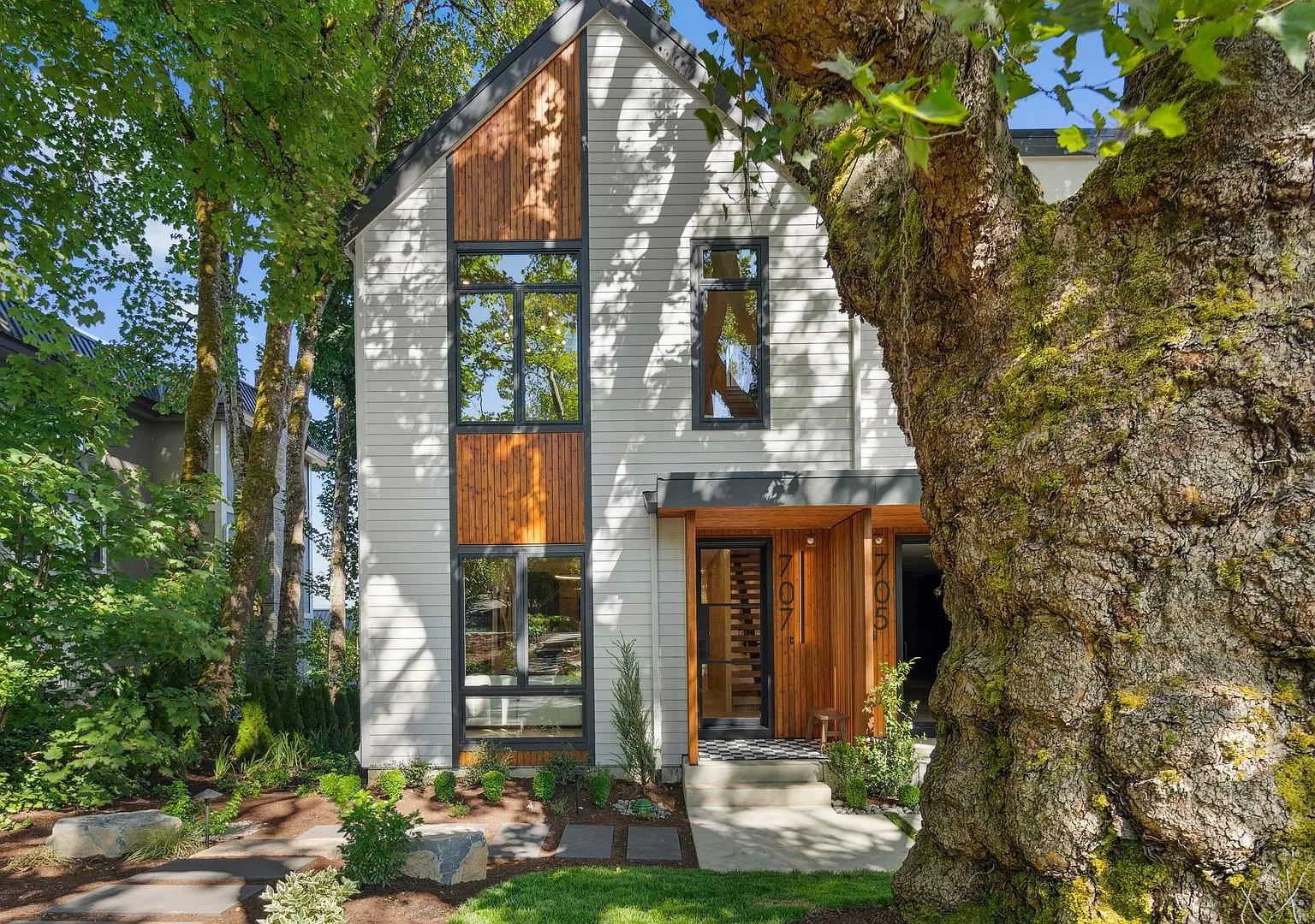 Skyview Townhome: Luxury Living in Lake Oswego's Premier First Addition Neighborhood — Photo 4