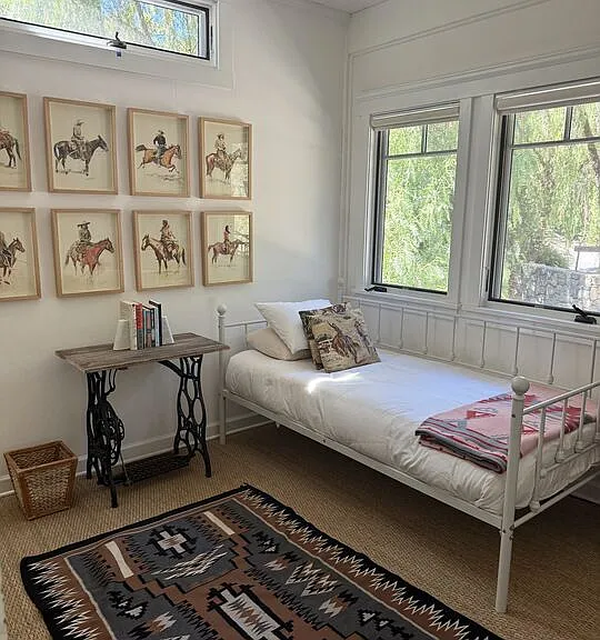220 France Cir — Photo 15