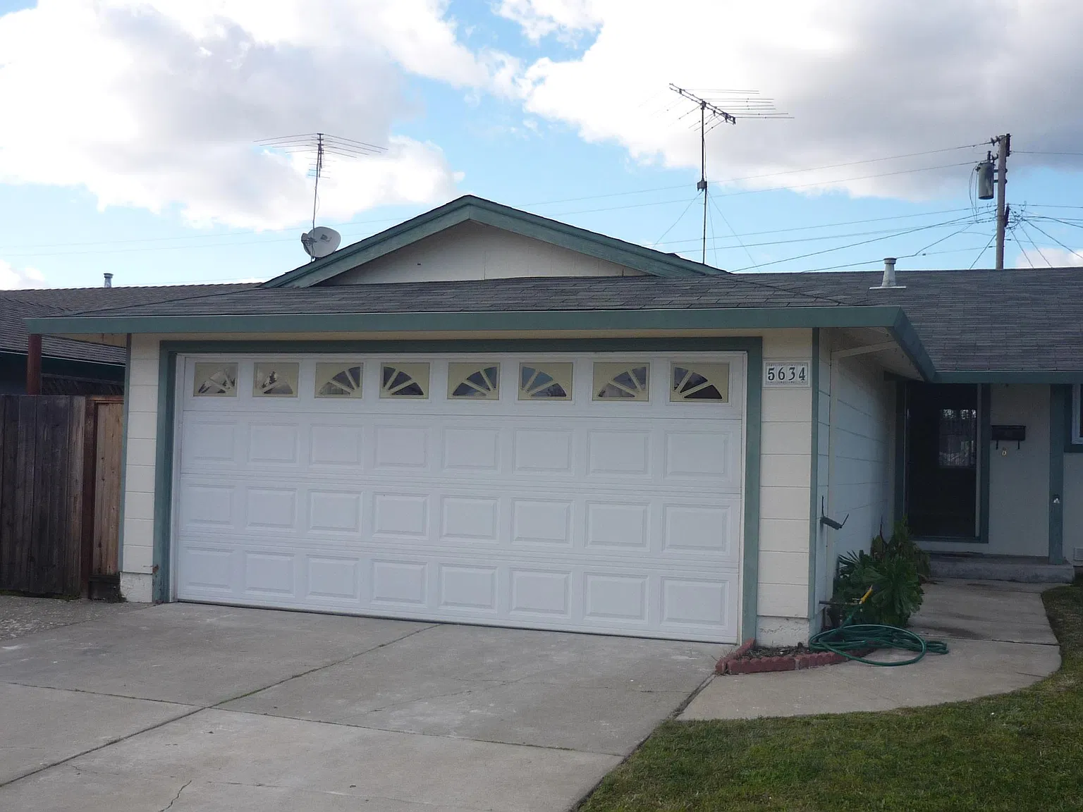 3 bed, 1204 sqft, $4,100 — Photo 4