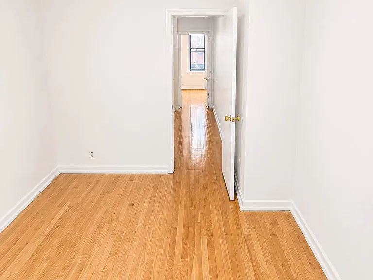 416 Stanhope St #1R — Photo 3