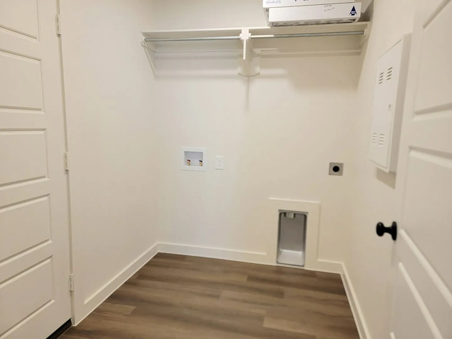 Brand New 3 Bedroom 2 Bath 2 Car Garage — Photo 3