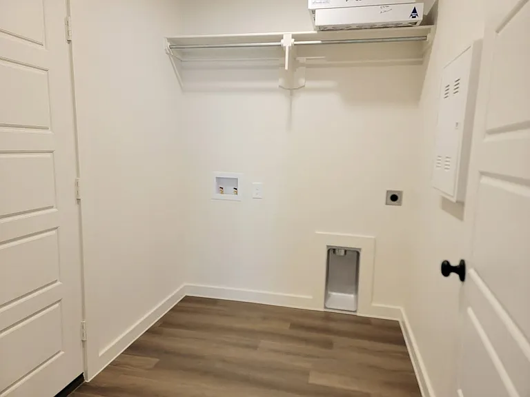 5546 Auburn St — Photo 3