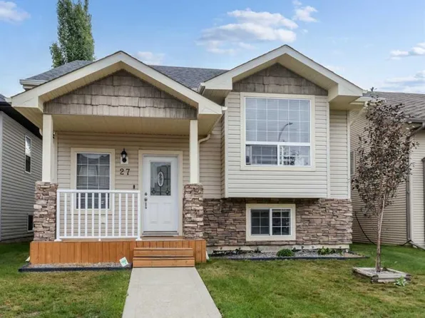 27 W Vickers Close, Red Deer, AB T4R 0E6