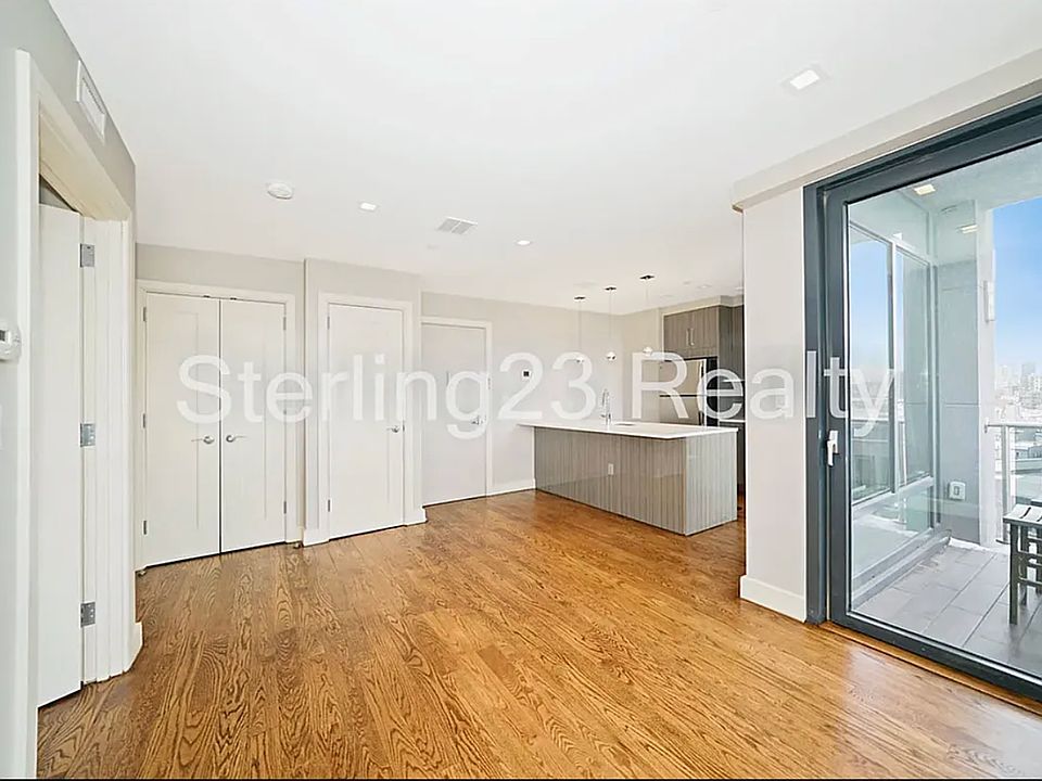 1st image of 2718 Hoyt Ave S APT 3B