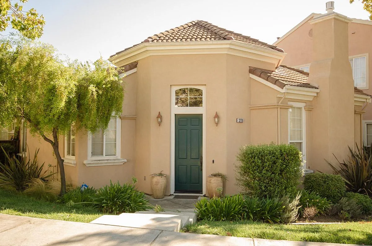2 bed, 1595 sqft, $4,950 — Photo 1