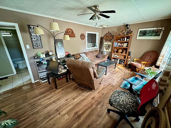 5th image of 223 Larch Ave