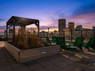 123 W 4th St NE #206, Calgary, AB T2E8K3