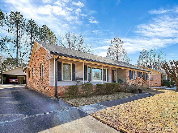 2nd image of 2208 Knickerbocker Dr
