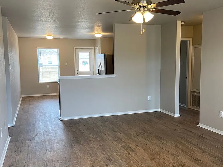 3809 Travers Ln — Photo 4