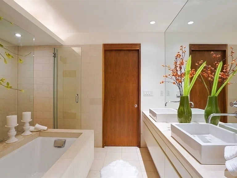 132 Commonwealth Ave #Penthouse 9 — Photo 16
