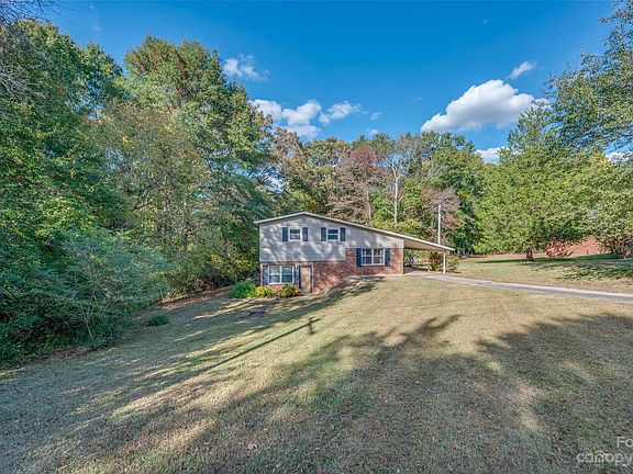 2nd image of 371 Valleyview Dr