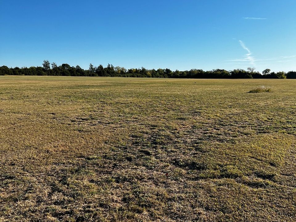 2nd image of 501 W Wintergreen Rd