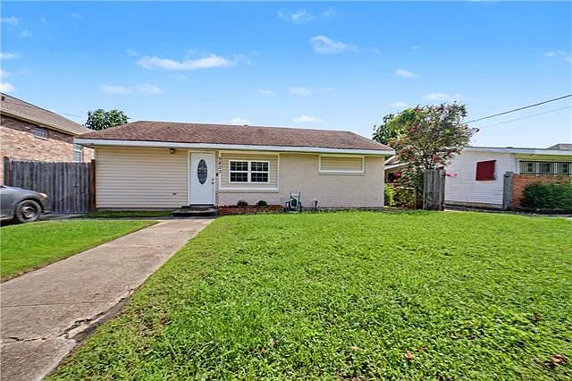 3 bed, 1.0 bath, 900 sqft, $1,500 — Photo 2