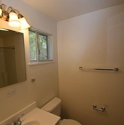 4th image of 111 6th St APT 7