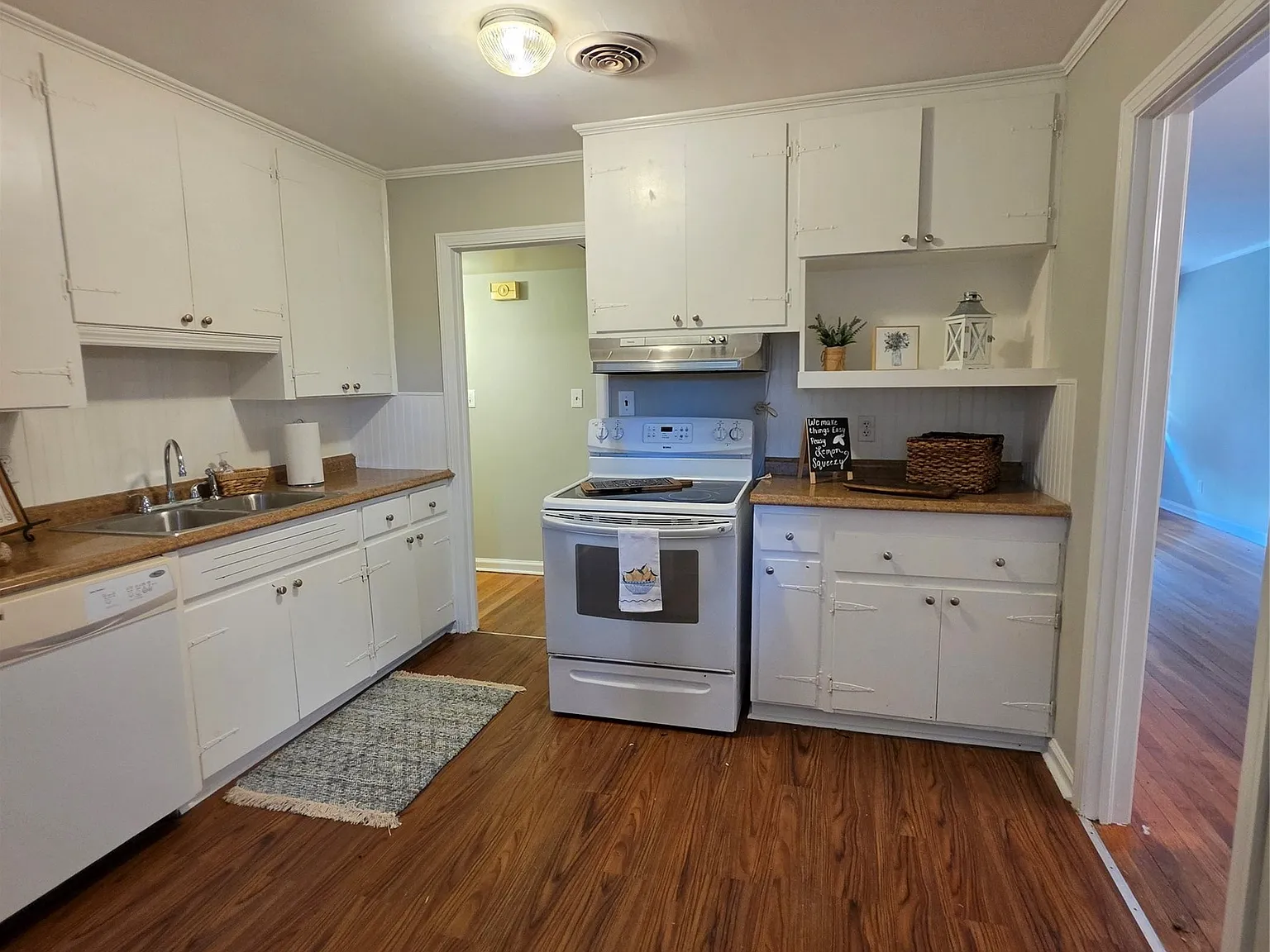3 bed, 1.0 bath, 1356 sqft, $1,400 — Photo 4