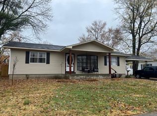 104 S Sebree St, Earlington, KY 42410