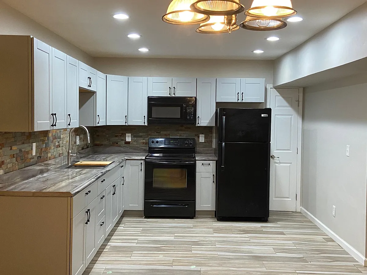 Eat In Kitchen - 10933 Southwood Dr #B
