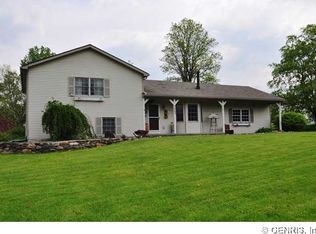 2463 Barnes Rd, Walworth, NY 14568