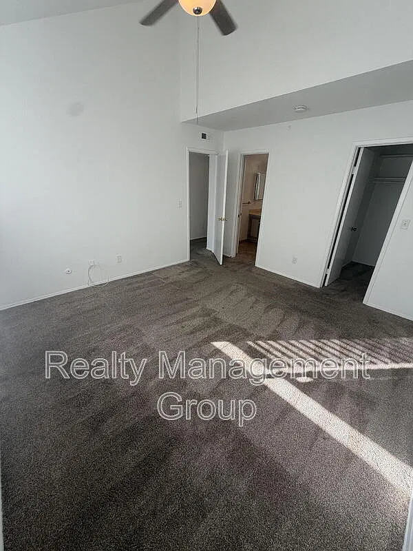 3 bed, 2.0 bath, 1210 sqft, $3,400 — Photo 4