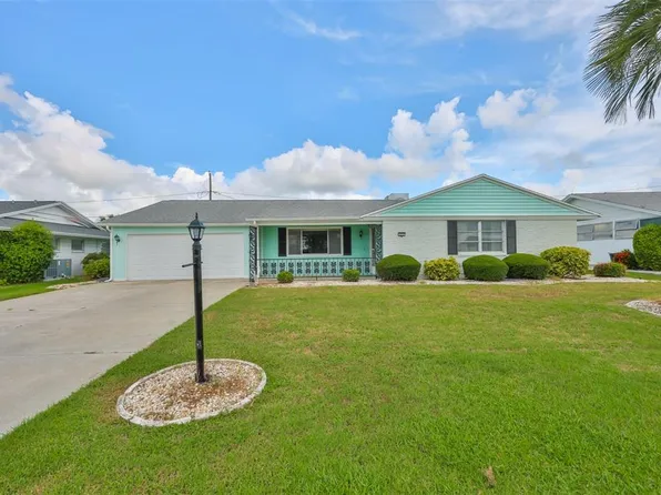 823 Fox Hills Dr, Sun City Center, FL 33573