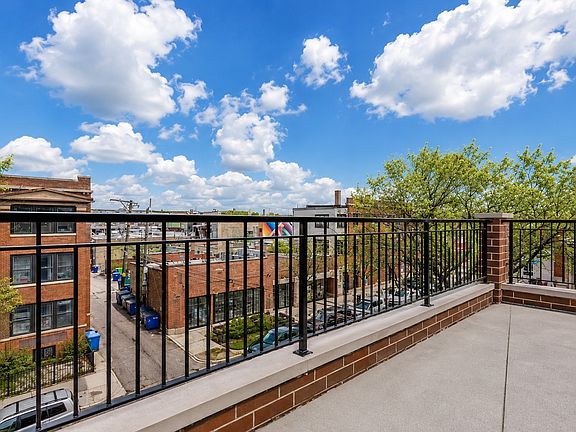 3rd image of 1470 W Balmoral Ave #3