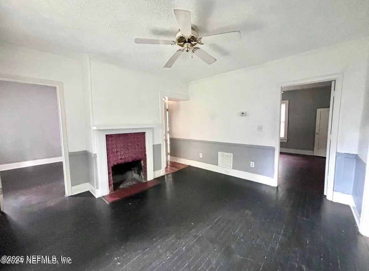 3 bed, 1.0 bath, 1200 sqft, $1,700 — Photo 3