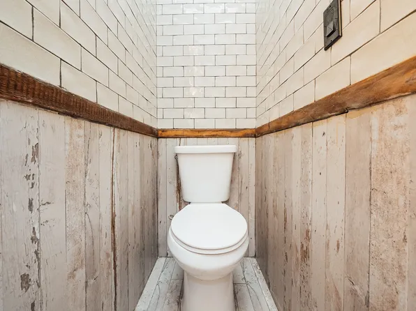 208 Starr Street image 9 of 17