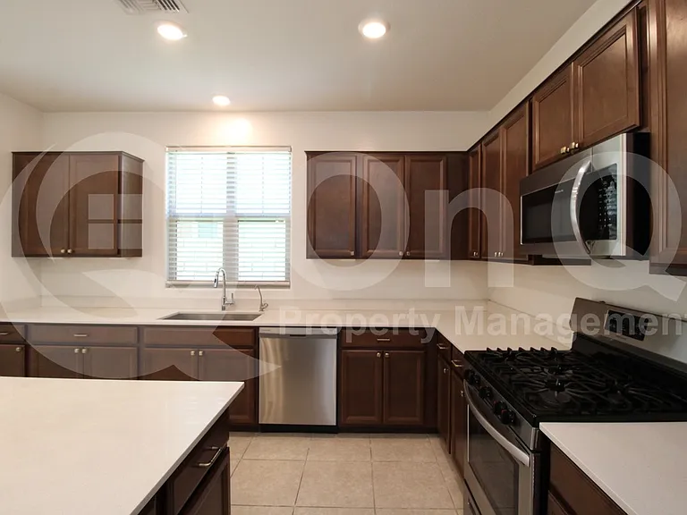 1158 E Sabino Dr — Photo 4