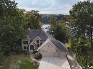 4678 Leighton Lakes Dr, Wayland, MI 49348