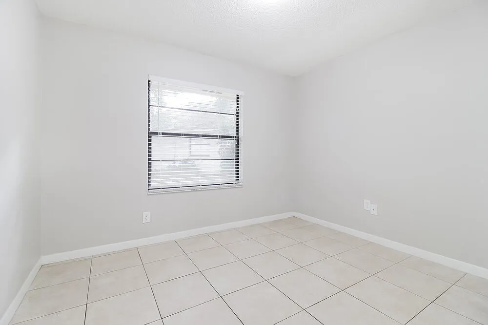 3 bed, 2.0 bath, 1458 sqft, $2,405 — Photo 4