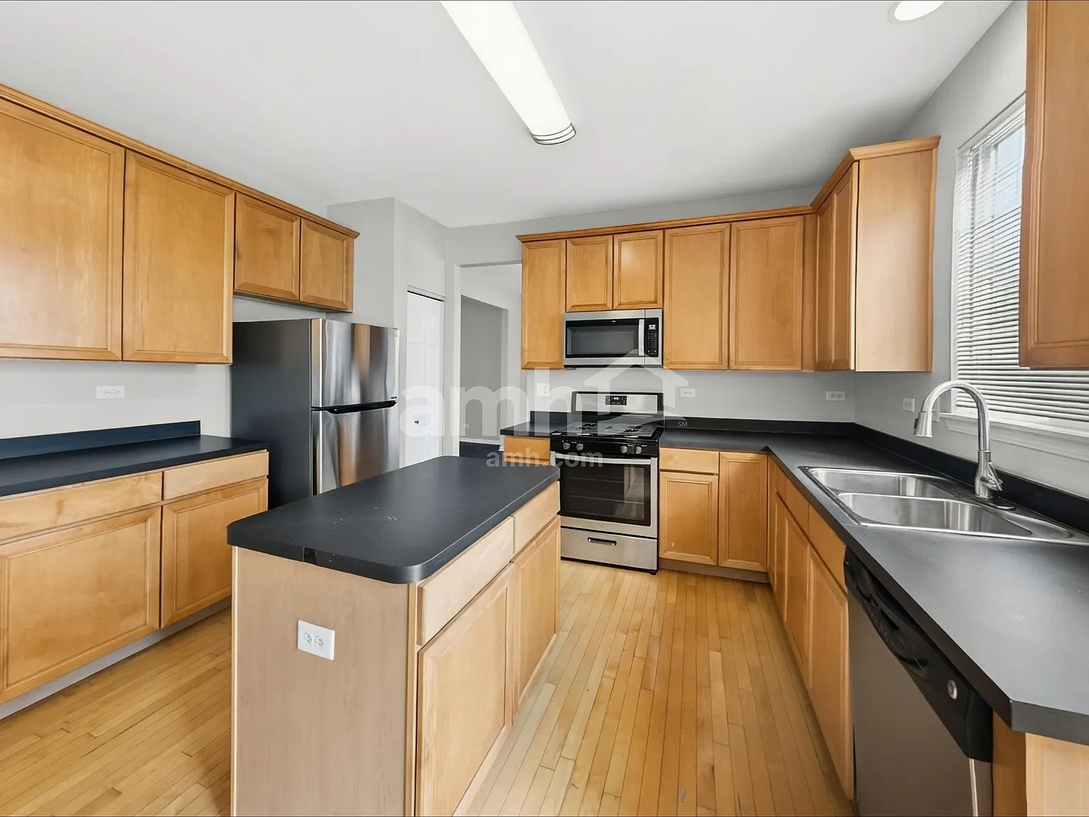 4 bed, 2.5 bath, 2394 sqft, $3,405 — Photo 3
