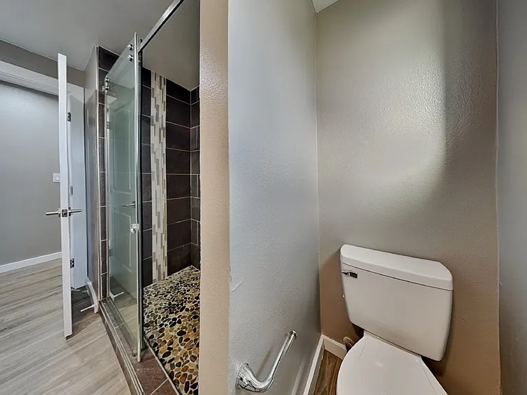 1105 S Woodlawn St #1 — Photo 9