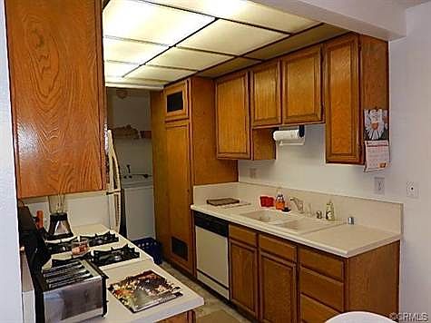 3rd image of 910 S Mountain Ave #33