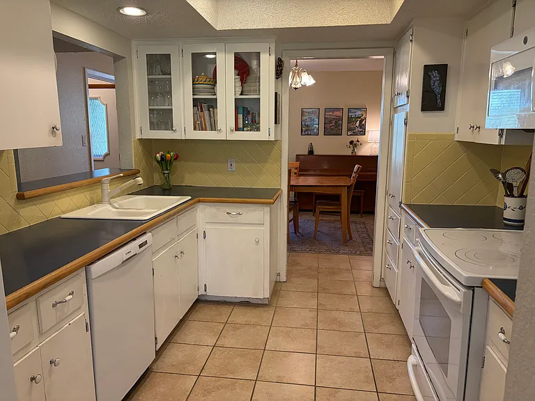 11300 Oak View Dr — Photo 8