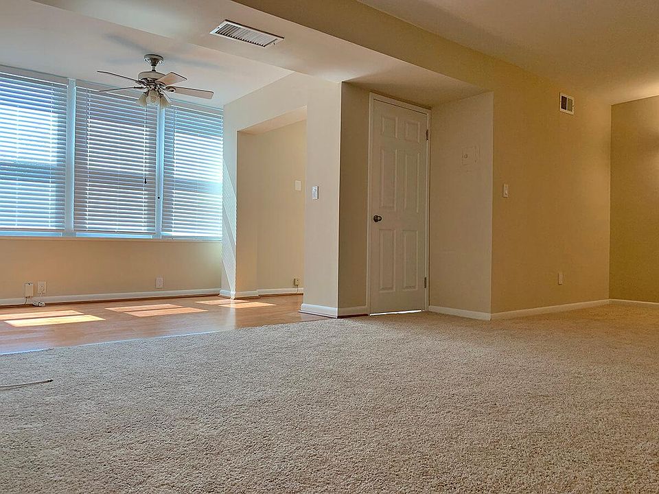 Living room / dining room