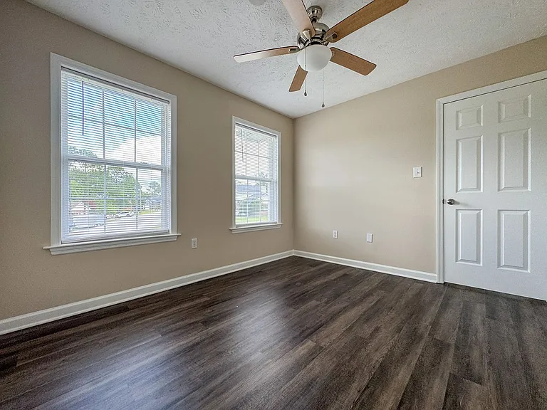 800 Connaly Dr — Photo 30