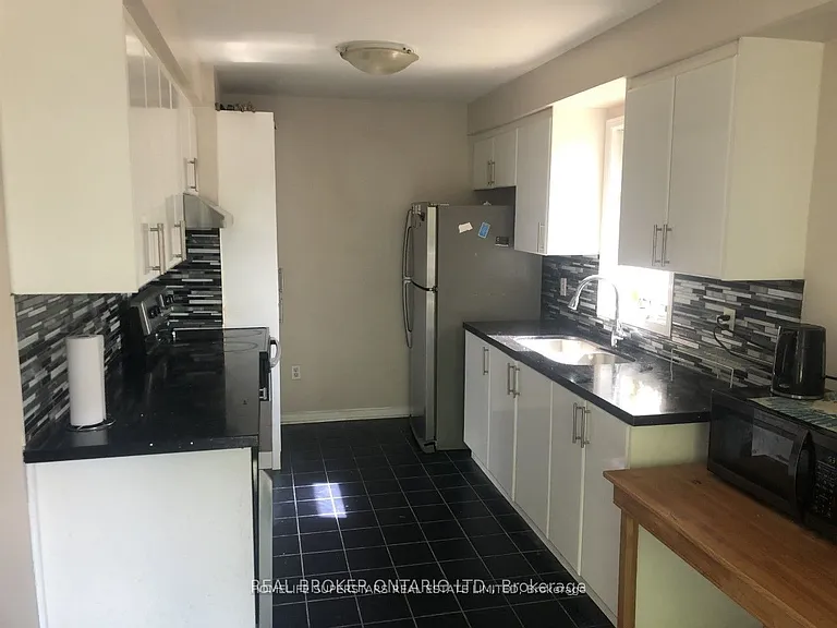 2555 Thomas St #1 — Photo 20