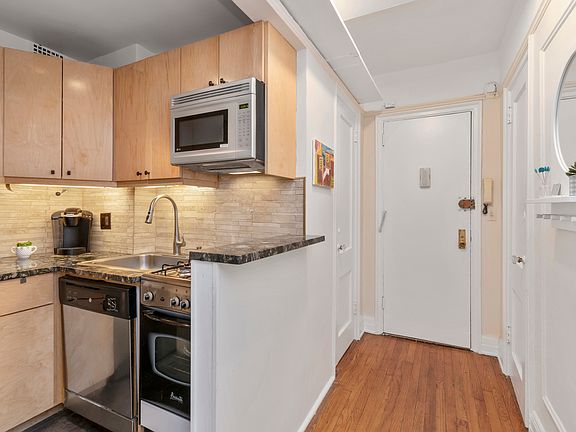 4th image of 235 W 102nd St APT 15D