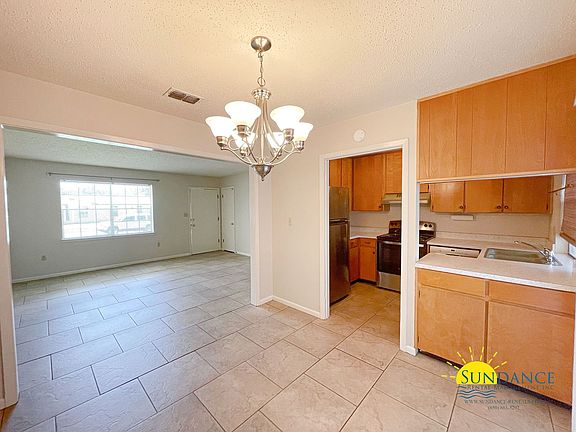 4th image of 11 Oak Ln